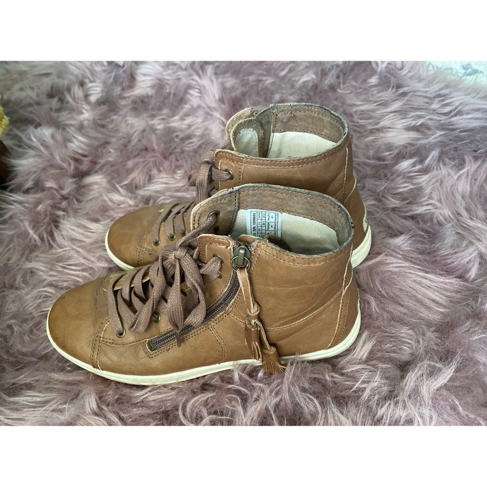 Blaney Ugg leather shoe - Picture 6 of 8